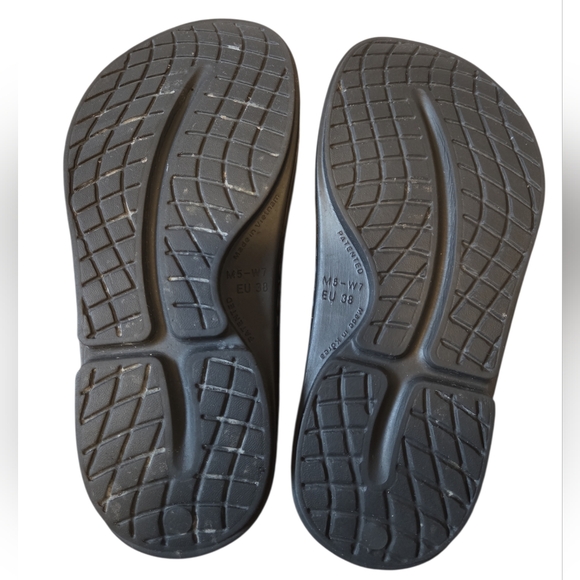 OOFOS Ooriginal Black Recovery Sandals 7 - Picture 9 of 12